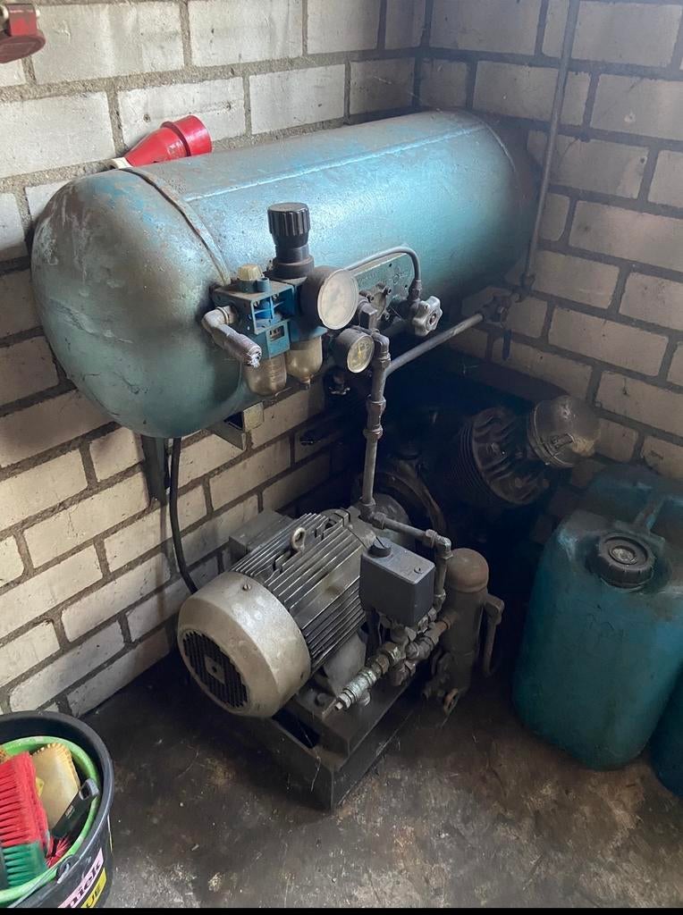 Compressor 7,5pk tweetraps met 60L tank, Doe-het-zelf en Verbouw, Compressors, Ophalen, Gebruikt, 10 bar of meer, 400 tot 800 liter/min