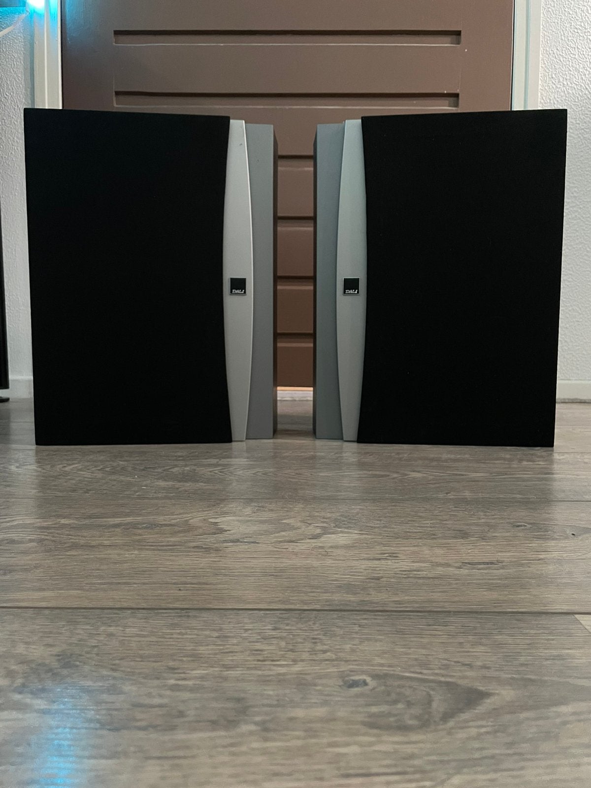 DALI IKON On-Wall Wandluidsprekers Set van 2, Ophalen, Gebruikt, Front, Rear of Stereo speakers, Overige merken