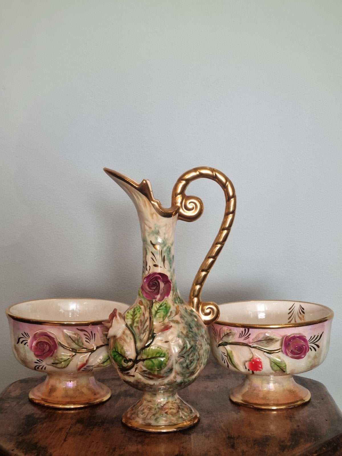 Vintage Italiaanse Majolica Rozen Vaas en Schalen Set, Antiek en Kunst, Antiek | Porselein, Ophalen of Verzenden
