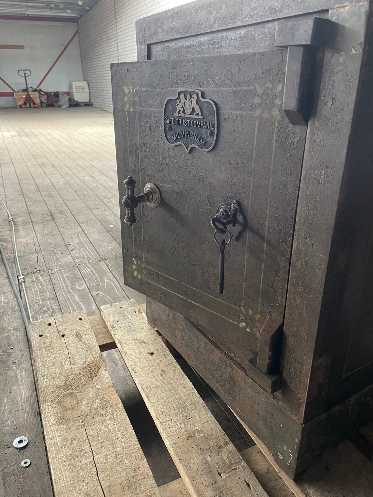 Antieke Engelse brandkast /kluis omstreeks 1850 werkend slot, Ophalen
