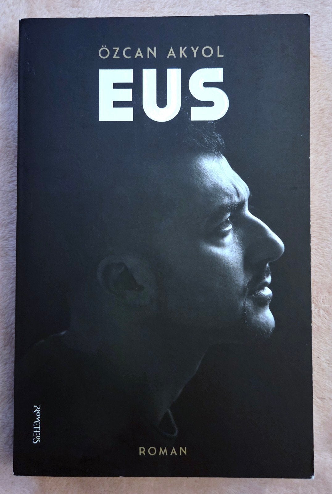 Özcan Akyol - Eus, Ophalen of Verzenden, Zo goed als nieuw, Özcan Akyol
