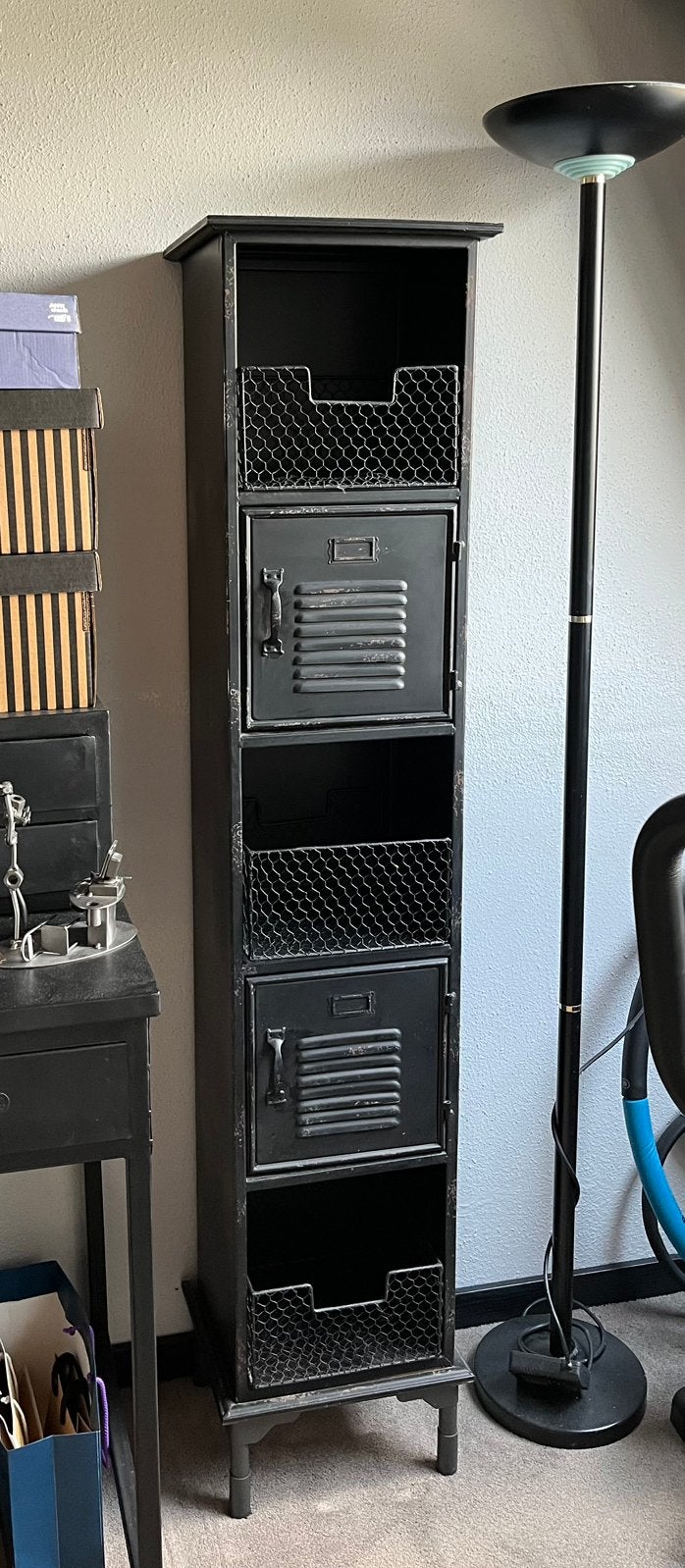 Zwart metalen kastje hoog en smal, Huis en Inrichting, Kasten | Ladekasten, Ophalen, Minder dan 50 cm, Industrieel / vintage, Zo goed als nieuw