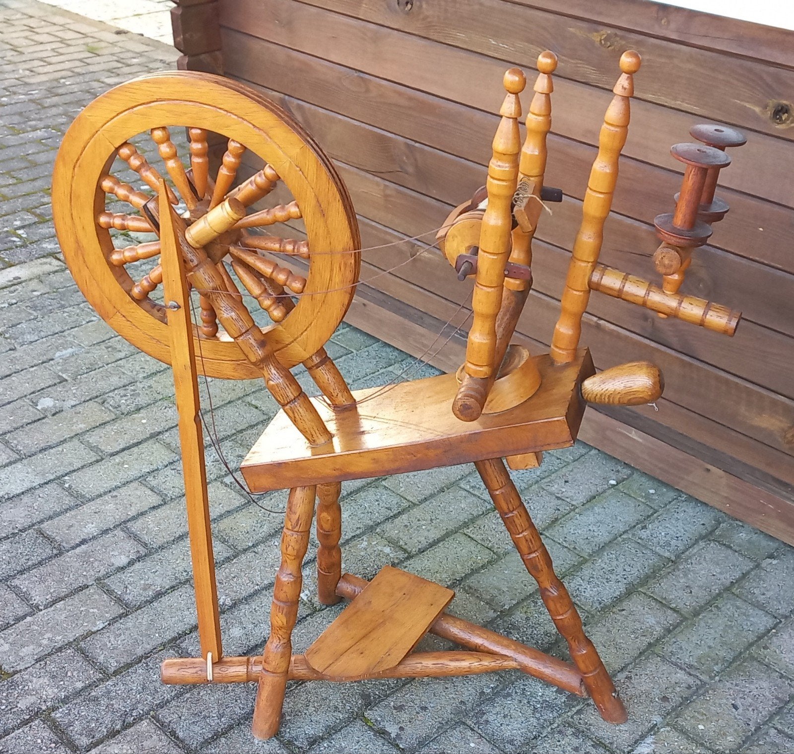 Antiek houten spinnewiel - Decoratief en functioneel7, Hobby en Vrije tijd, Spinnewielen en Spinnen, Ophalen of Verzenden, Gebruikt