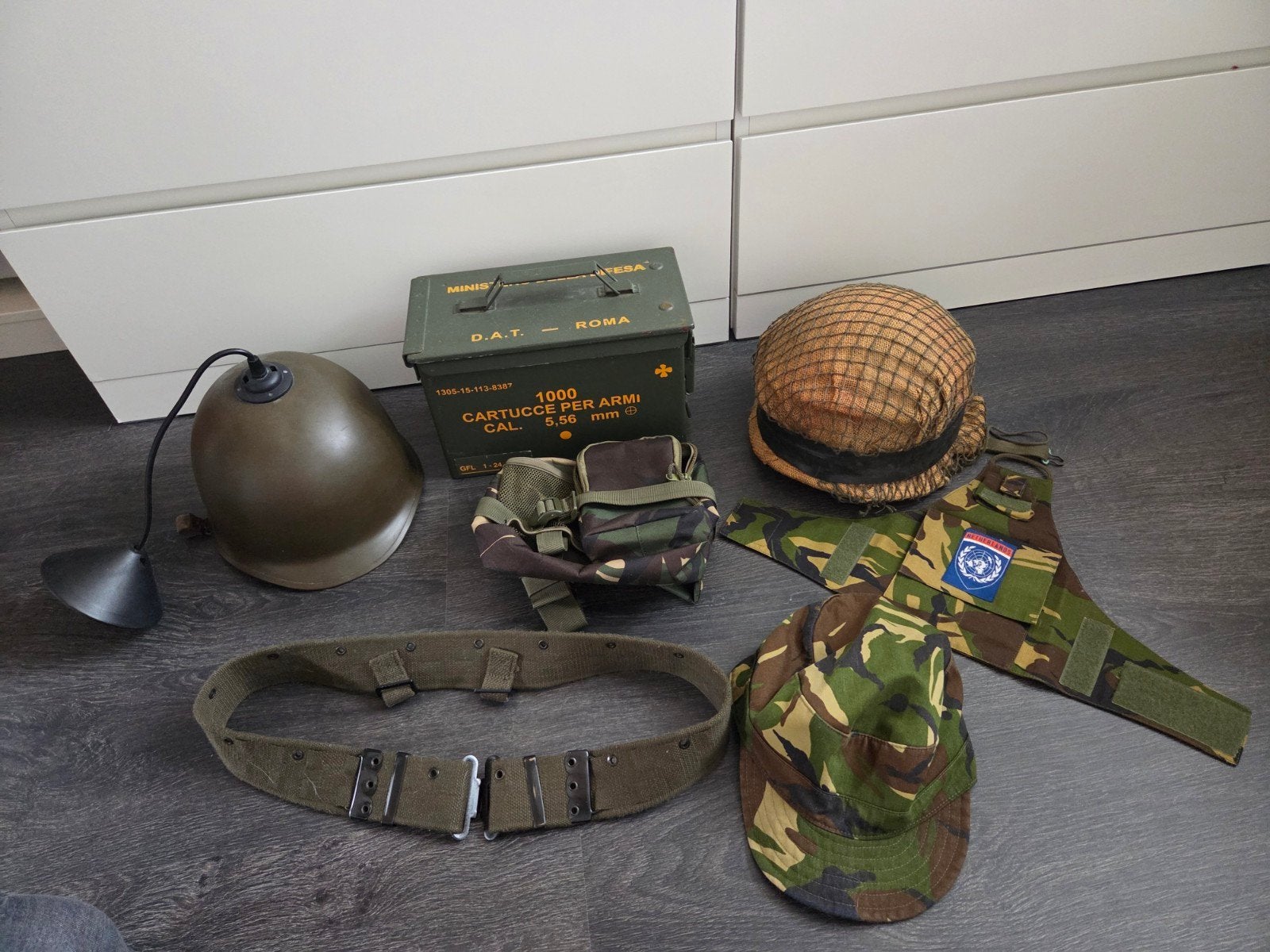 Militaria collectie: helm, kist, riem, pet en meer, Ophalen of Verzenden, Overige soorten, Overige gebieden, Overige typen