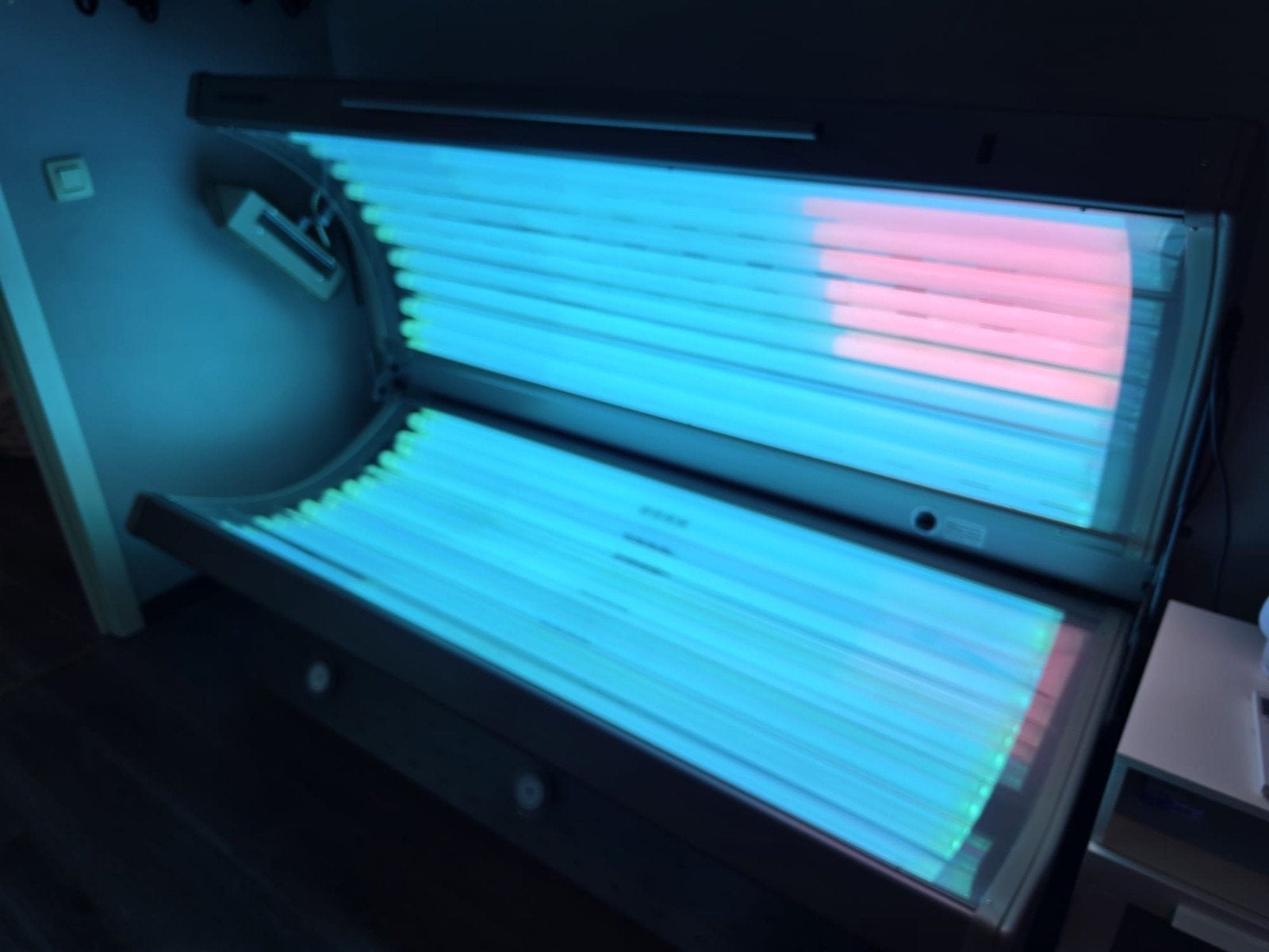 Turbo Zonnebank met 24 Lampen en Ventilatiesysteem, Ophalen, Gebruikt, Zonnebank dubbelzijdig, 15 lampen of meer