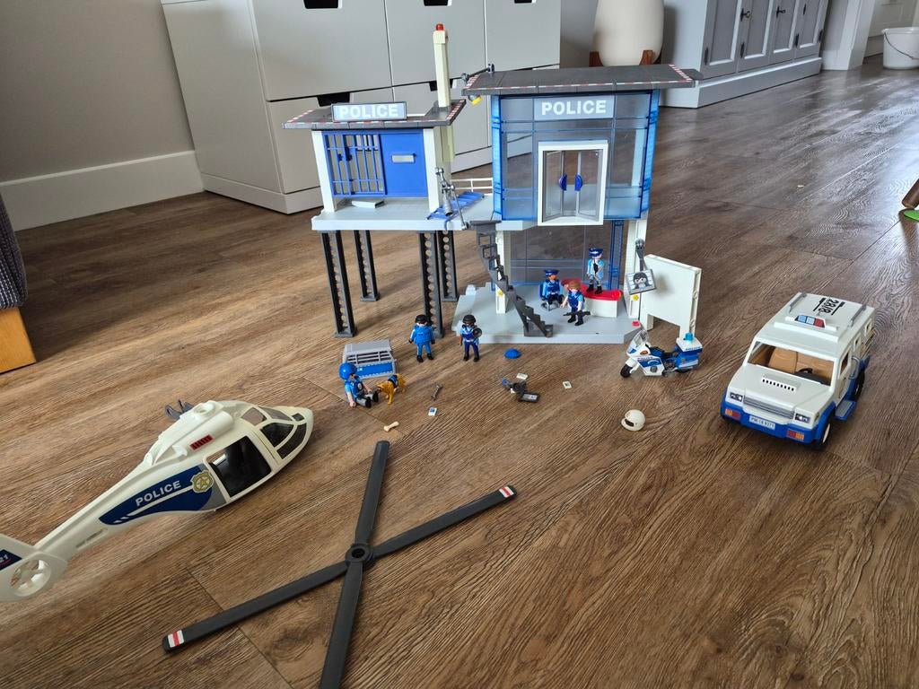 Playmobil politiebureau met voertuigen en figuren, Kinderen en Baby's, Speelgoed | Overig, Gebruikt, Jongen of Meisje, Ophalen of Verzenden