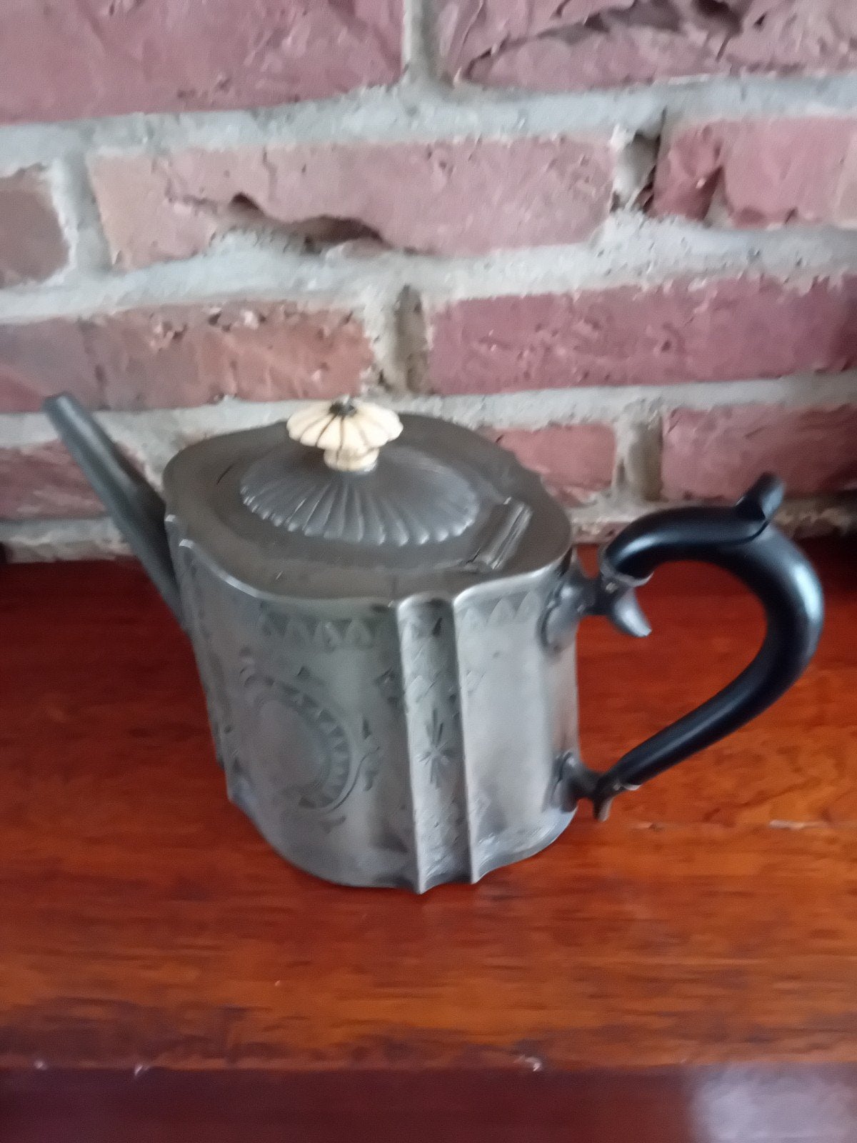 Antieke tinnen theepot met decoratieve gravures, Antiek en Kunst, Ophalen