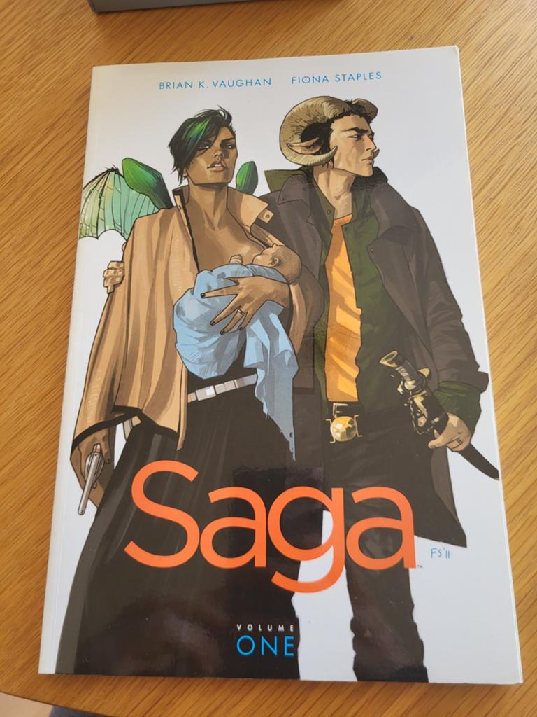 Saga Volume One, Amerika, Ophalen of Verzenden, Zo goed als nieuw, Brian K. Vaughan, Fiona Staples