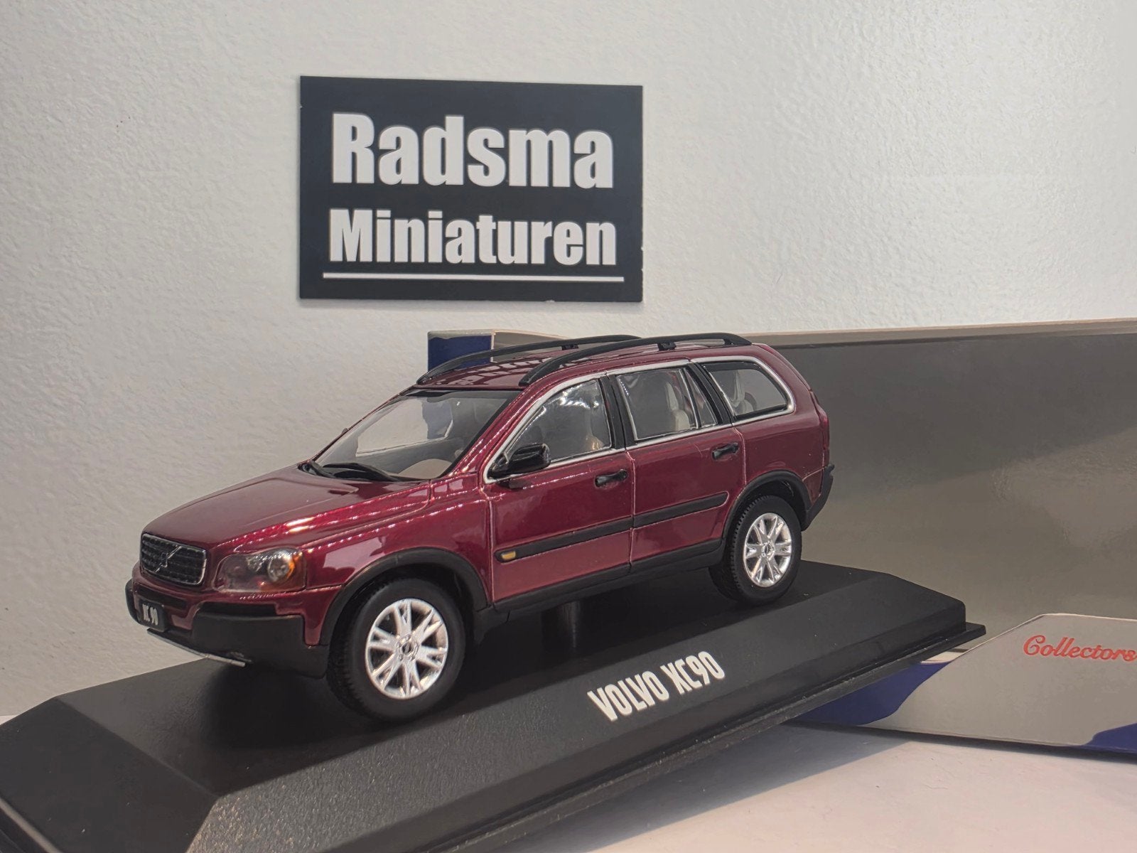 Volvo XC90 - phase1 Bordeauxrood - 1:43 Minichamps, Hobby en Vrije tijd, Auto, Ophalen of Verzenden, Zo goed als nieuw, MiniChamps