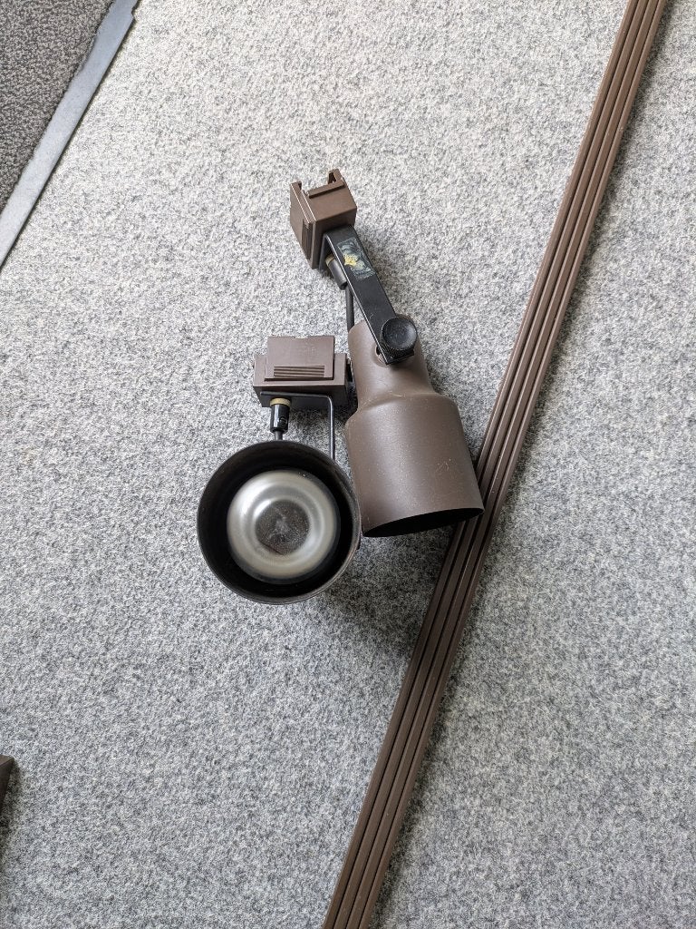 Spot rail 220V 2m lang, incl. 2 spots en aansluitblok, Gebruikt, Overige lichtbronnen, Overige merken, E27 (groot)