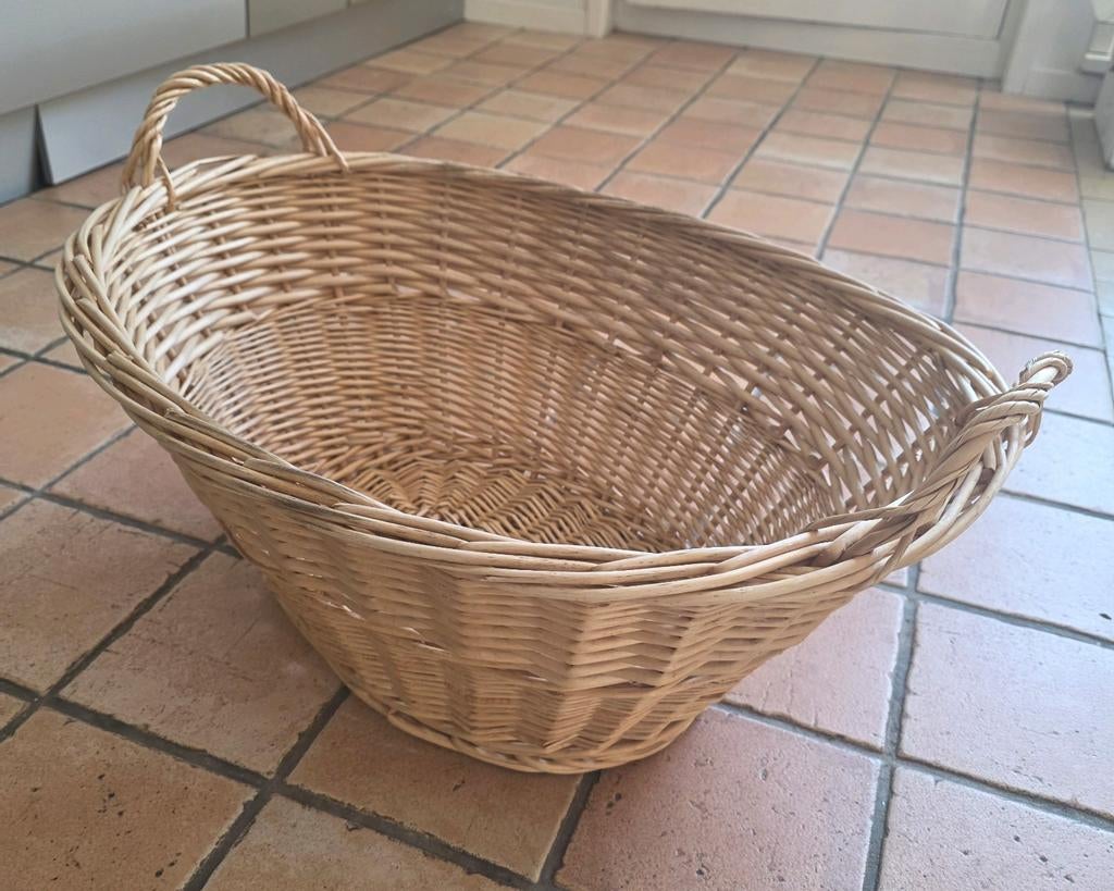Mand, Wasmand, handgevlochten wilgenhout, ovaal, Ophalen, Gebruikt, Rond, Riet