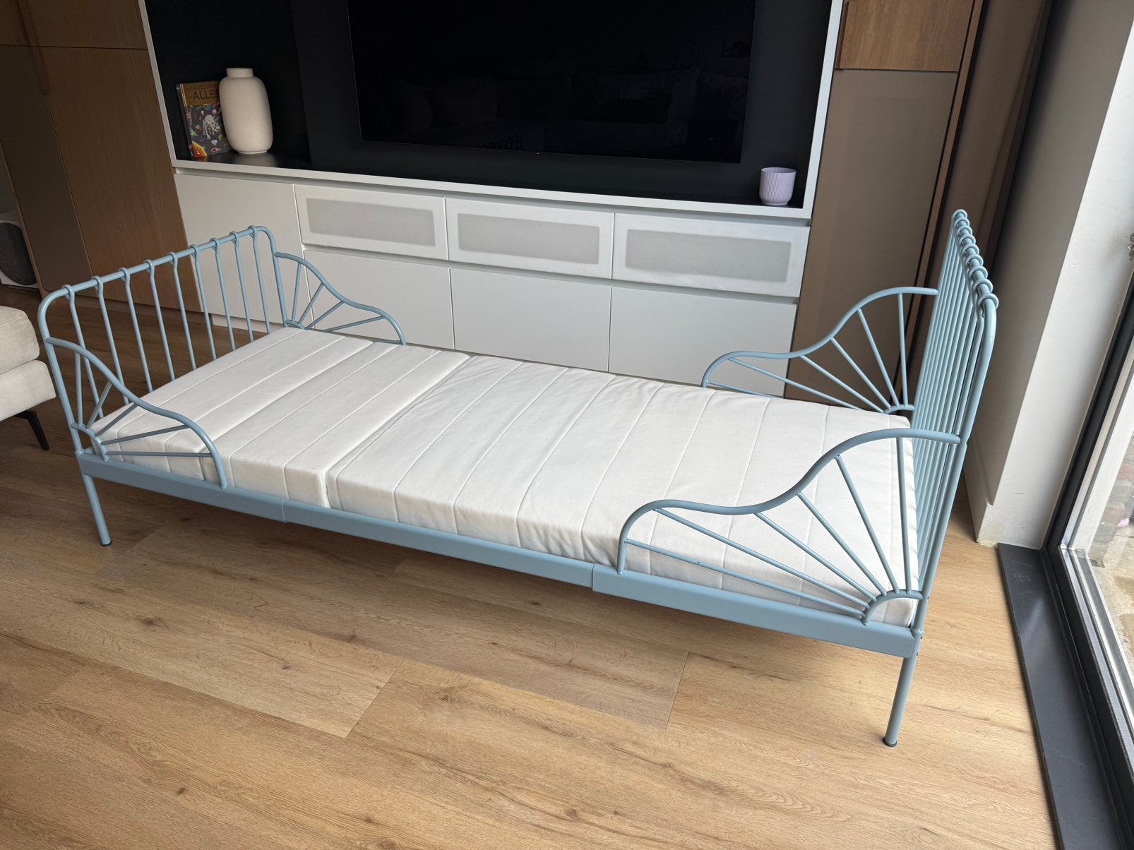 IKEA Minnen meegroeibed + matras - lichtblauw, 70 tot 85 cm, Zo goed als nieuw, 180 cm of meer, Ophalen
