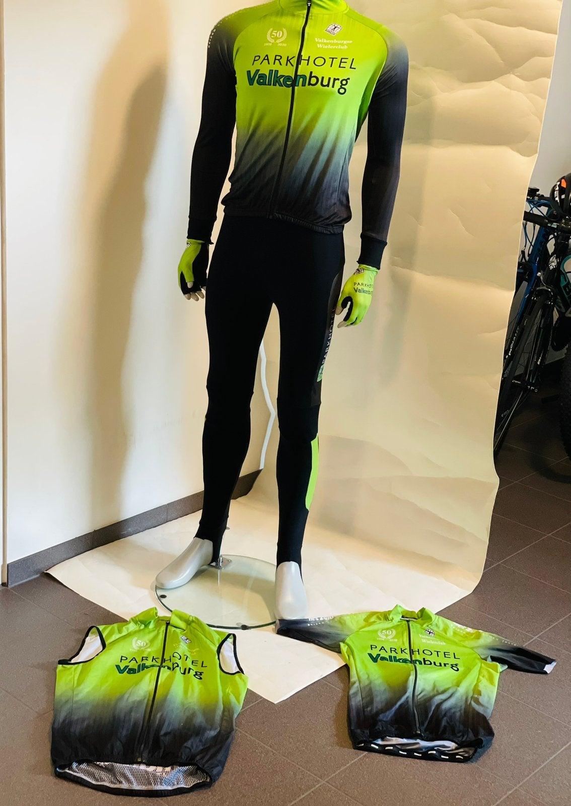 Wielrenkleding wielrenbroek wielrenshirt windvanger jasje, Fietsen en Brommers, Ophalen of Verzenden, Zo goed als nieuw, Bovenkleding