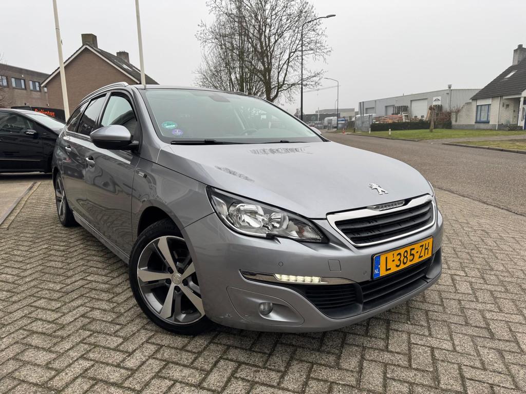 Peugeot 308 SW 1.2 PureTech Blue Lease GT-line Pano,Camera, Gebruikt, Euro 6, 1199 cc, 1165 kg