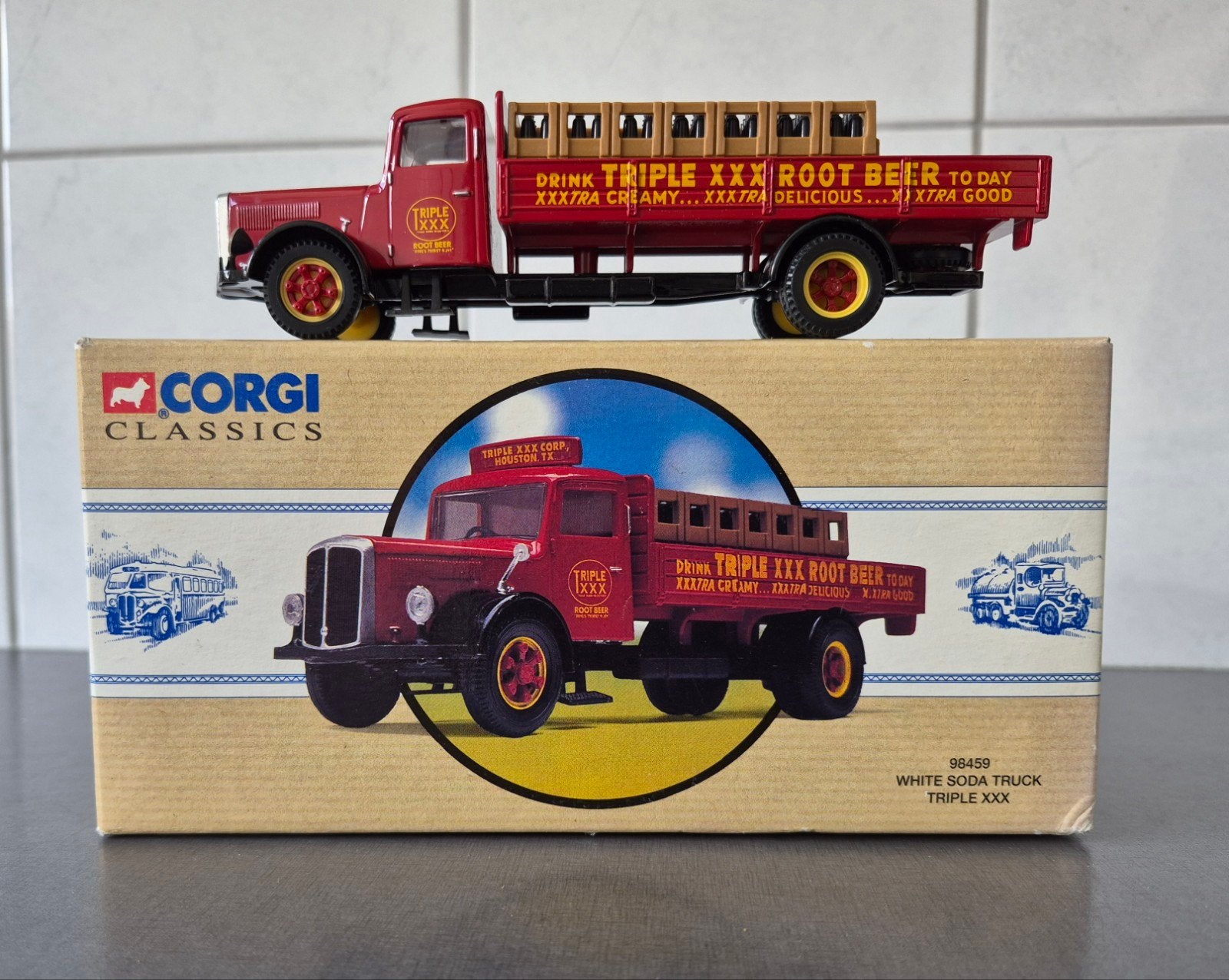 Corgi Classics Triple XXX Root Beer Truck, Ophalen of Verzenden, Zo goed als nieuw