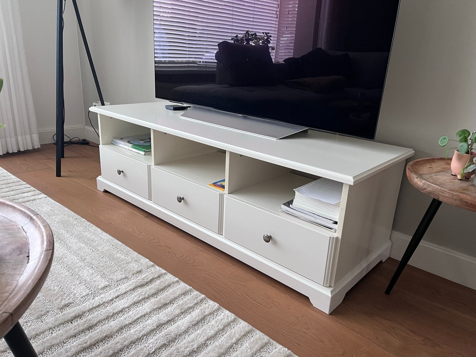 Wit tv-meubel met 3 lades - 147x50x45 cm, Ophalen, Gebruikt, 100 tot 150 cm, Minder dan 100 cm