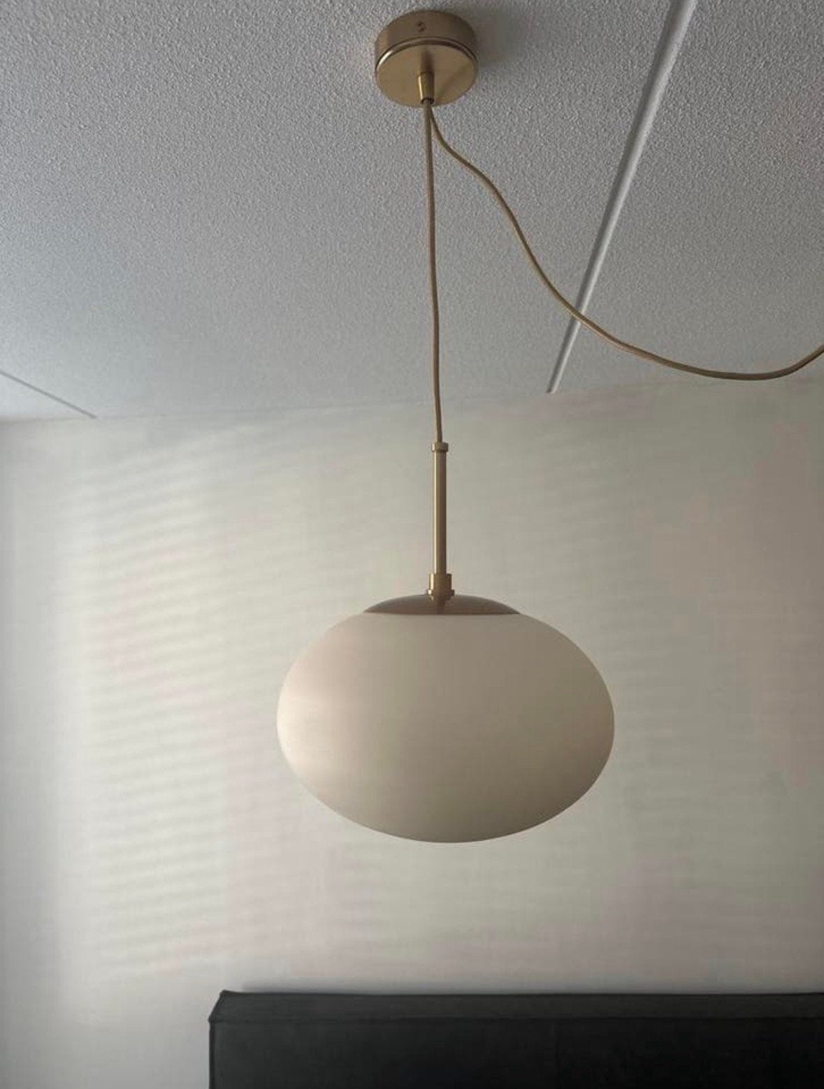 House Doctor Opal hanglamp - Melkglas en messing, Ophalen, Zo goed als nieuw, Glas, E27 (groot)