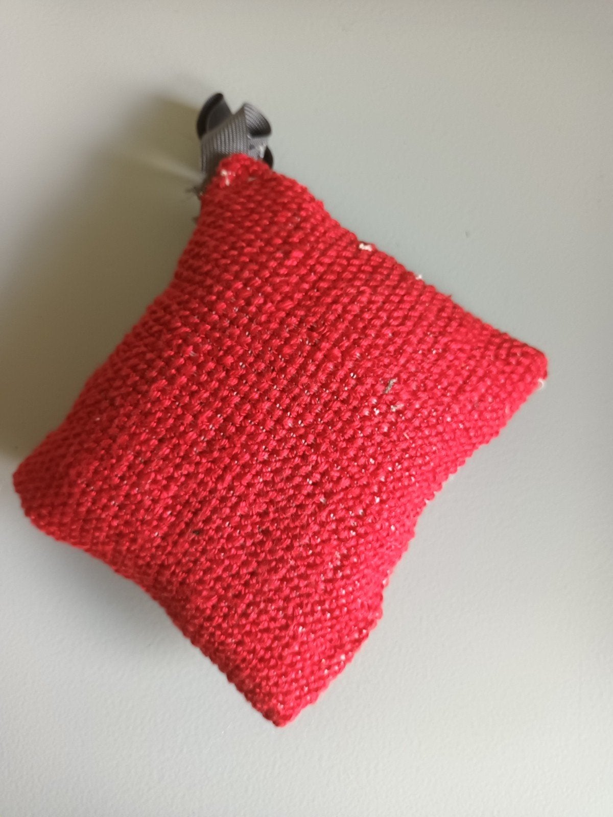 Handgemaakt rood speldenkussen kussentje, Hobby en Vrije tijd, Ophalen of Verzenden, Gebruikt, Overige typen