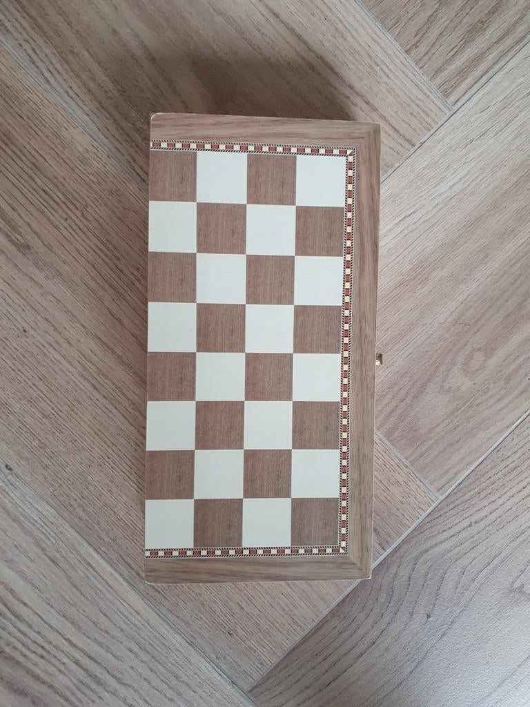 Schaak en Dam bord on the go!, Ophalen of Verzenden, Minder dan 500 stukjes, Zo goed als nieuw, Schaken