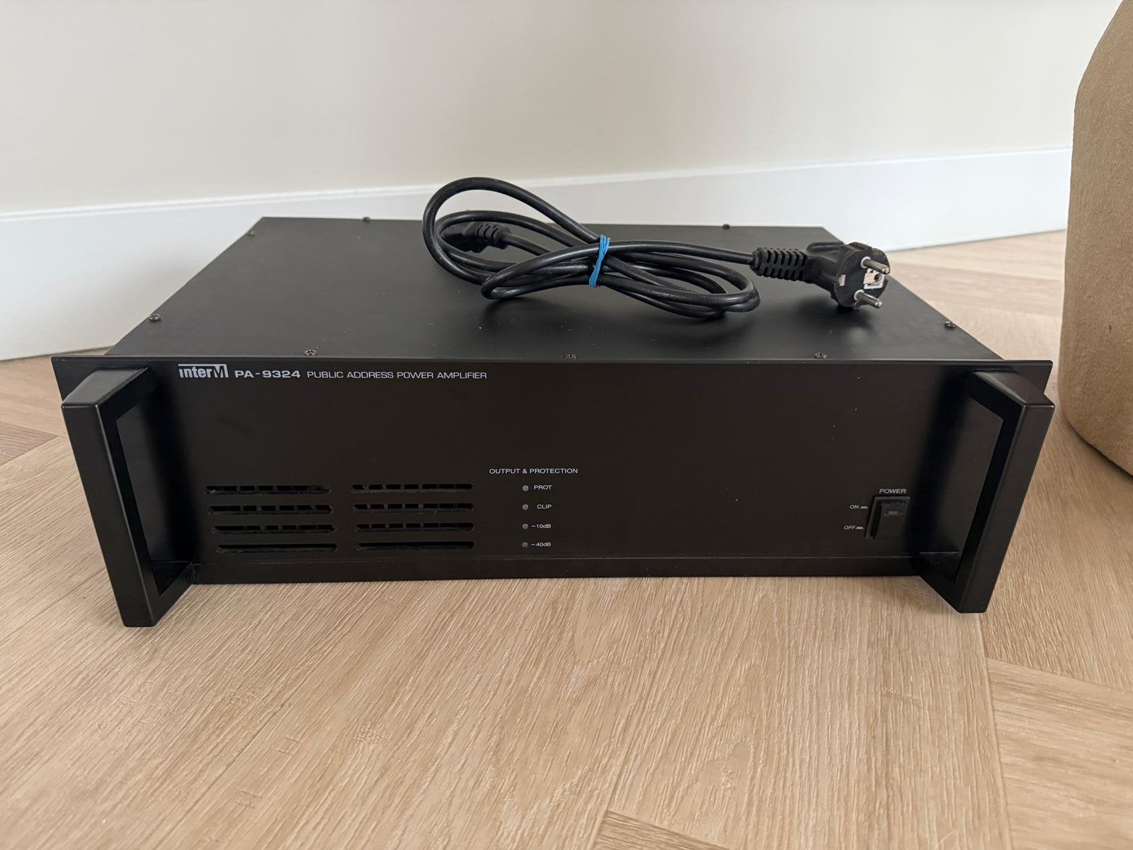 Inter-M PA-9324 professionele 100V eindversterker werkend, Ophalen of Verzenden, Zo goed als nieuw, 120 watt of meer, Overige merken