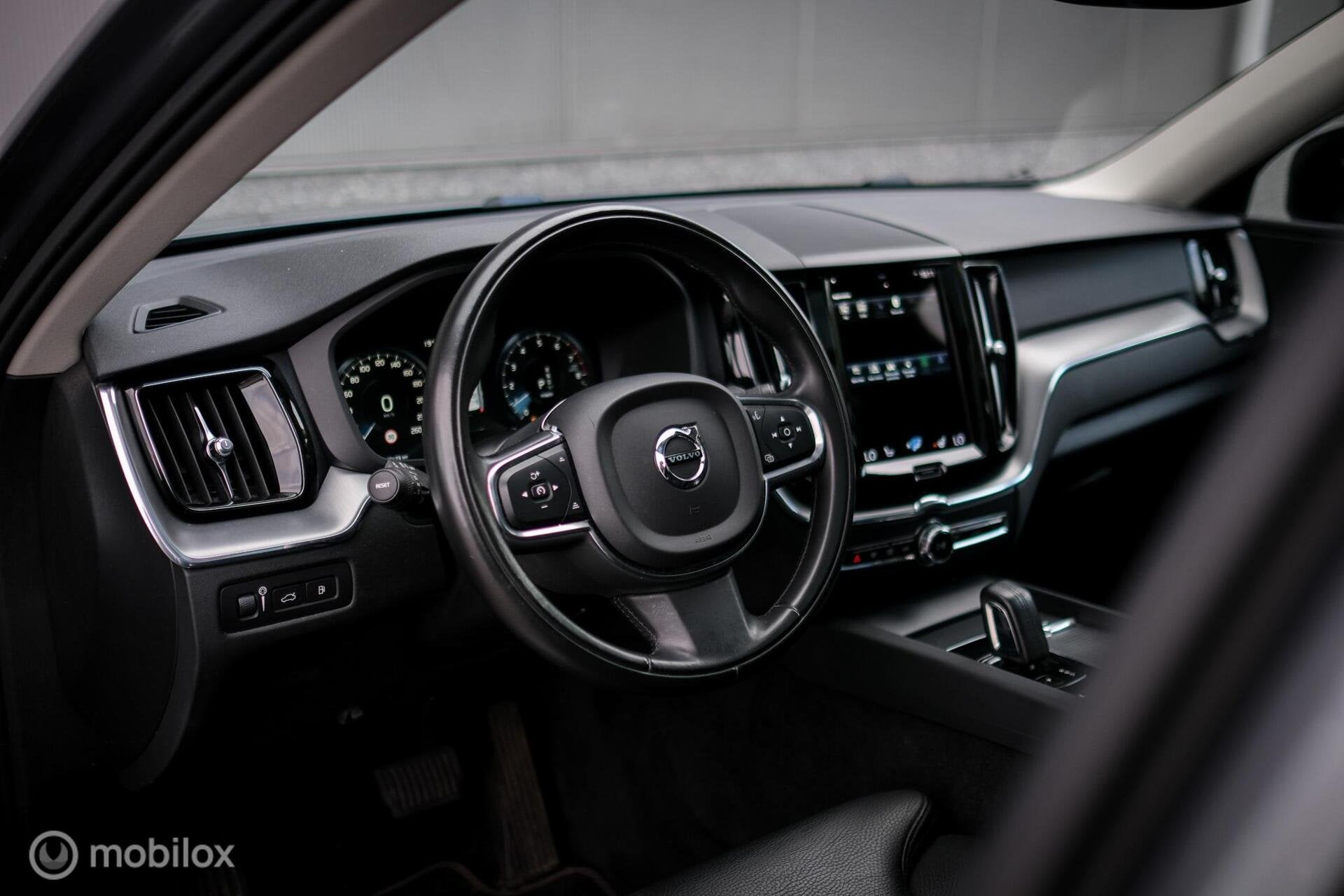 Volvo XC60 Recharge T6 AWD R-Design | HEICO pakket | 22 inch, Automaat, Gebruikt, 1969 cc, 138 €/maand