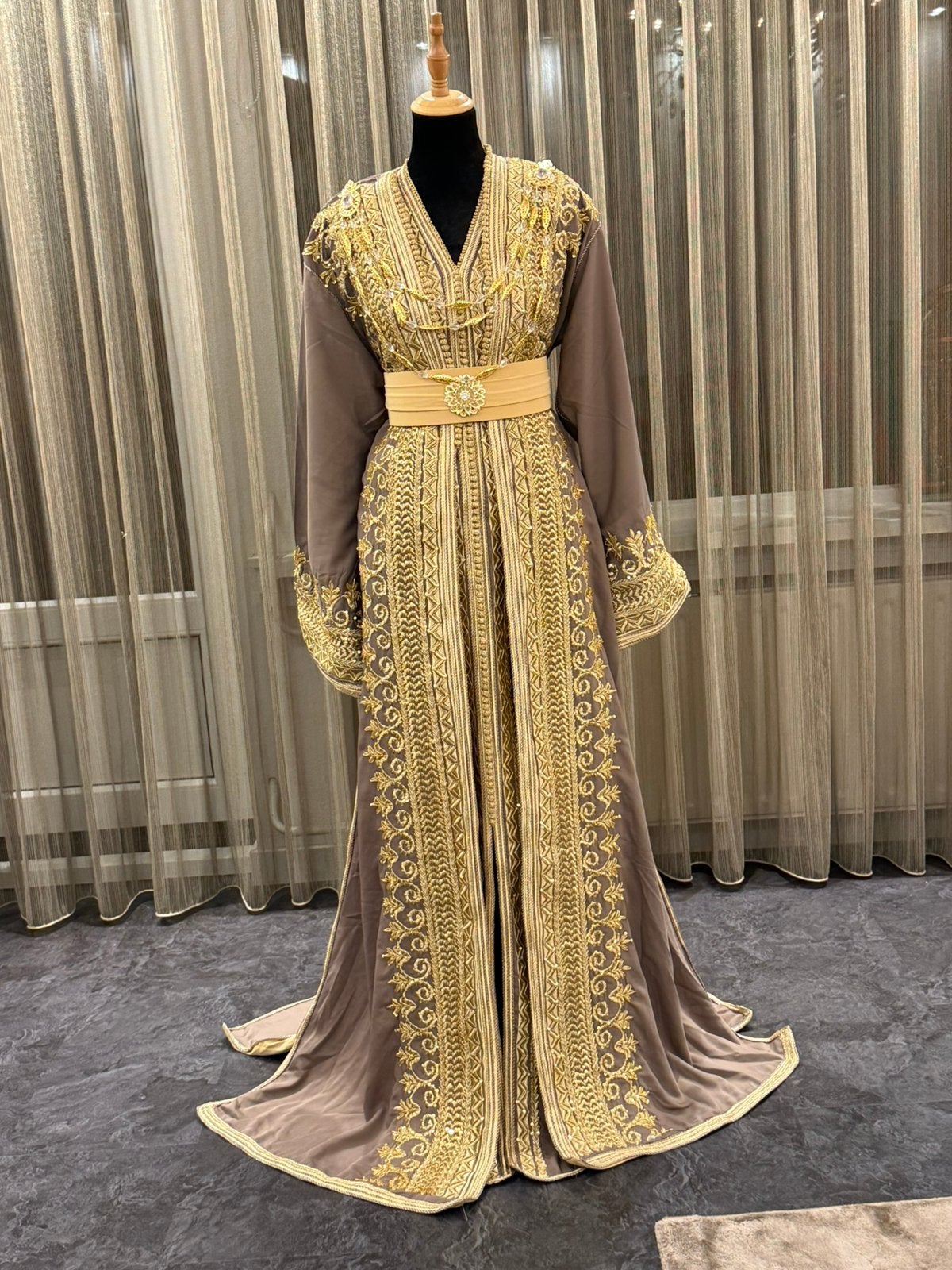 TE HUUR – ZEER EXCLUSIEVE Marokkaanse Takchita / Caftan, Kleding | Dames, Maat 38/40 (M), Overige typen, Blauw, Ophalen of Verzenden