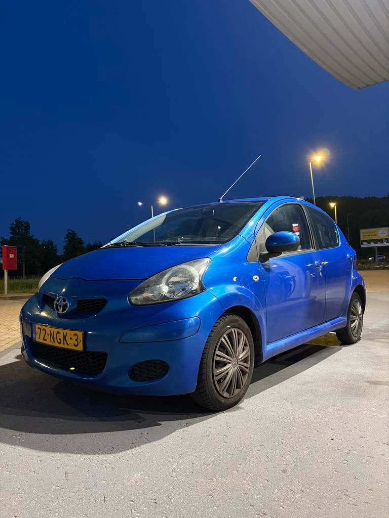 Toyota Aygo 1.0 12V Vvt-i 5DRS 2010 Blauw, Voorwielaandrijving, 68 pk, Origineel Nederlands, Handgeschakeld