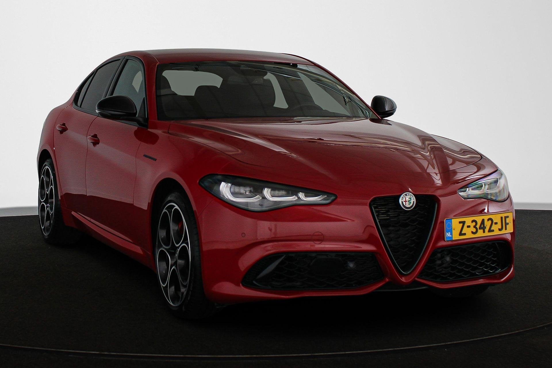 Alfa Romeo Giulia 2.0 T GME AWD Competizione 280PK Facelift, 745 kg, Leder, Bedrijf, Vierwielaandrijving