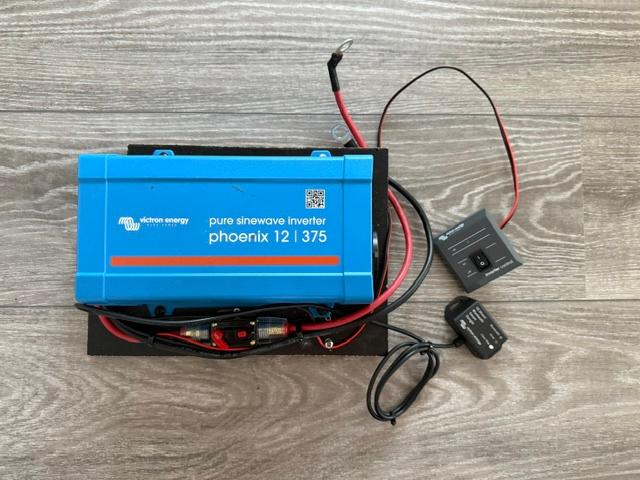 Victron 12/375 omvormer met BT-dongle en Remote, Caravans en Kamperen, Ophalen of Verzenden, Zo goed als nieuw