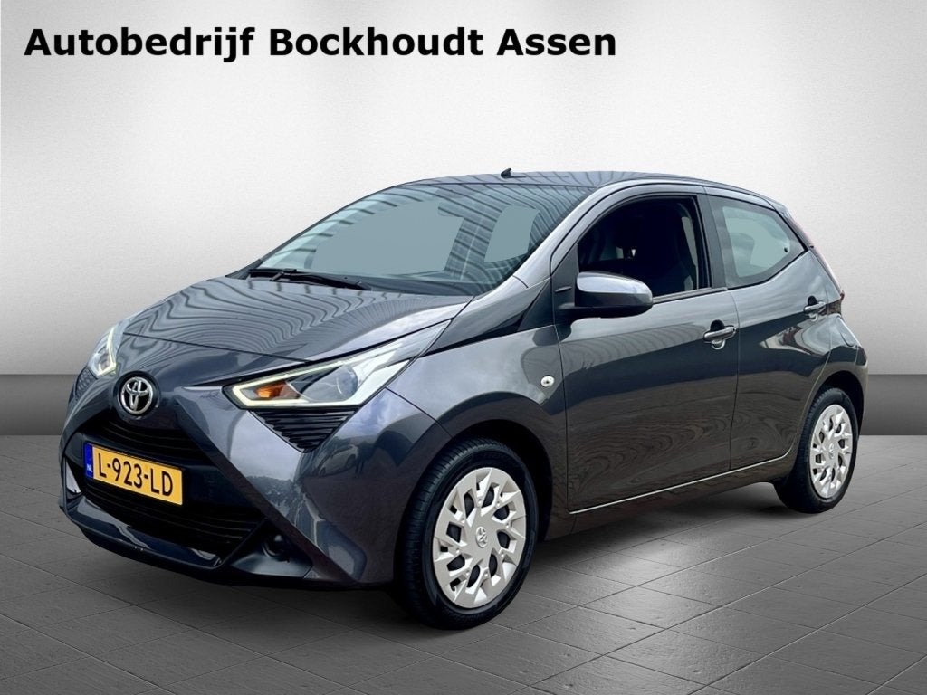 Toyota Aygo 1.0 VVT-i x-play | Apple Carplay | Camera, Auto's, Stof, Gebruikt, Start-stop-systeem, 4 stoelen