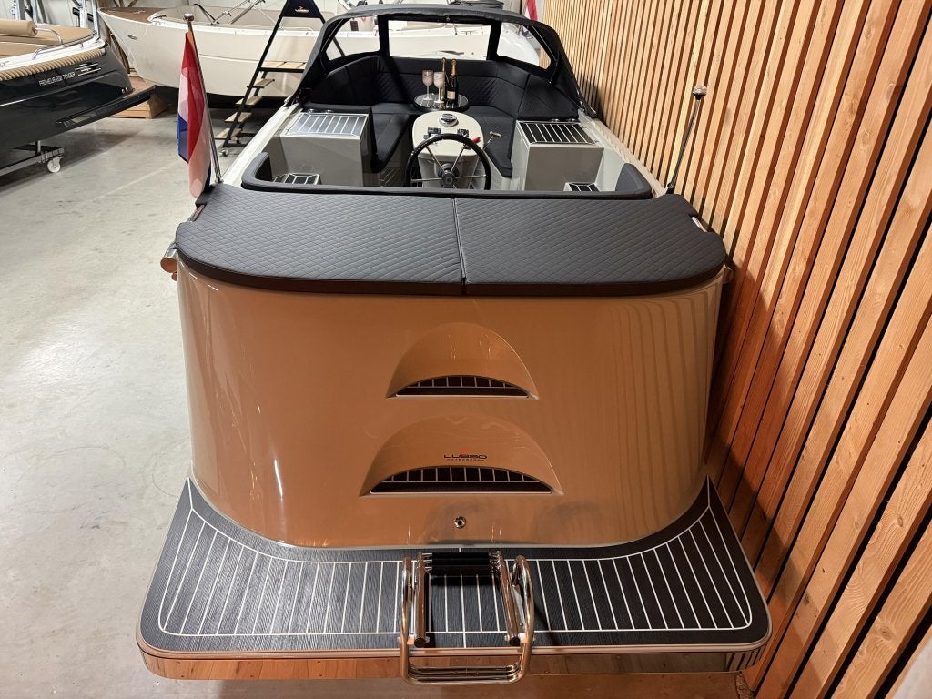 Foto 12 van Nieuwe MAASSLOEP 680 Retro 60PK HONDA KOELKST AUDIO BOEGSCHR