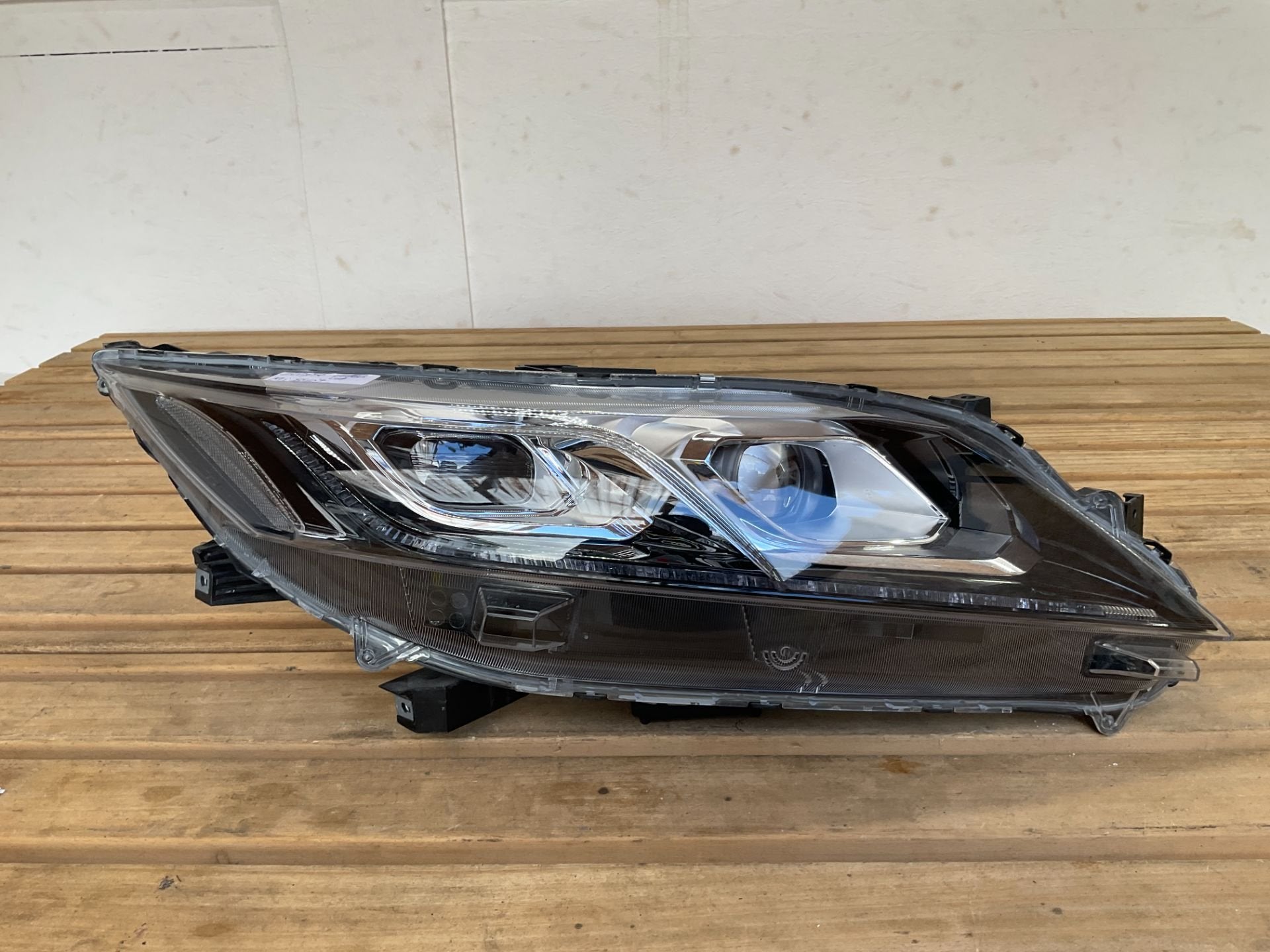 Koplamp Mitsubishi Eclipse Cross 17 21 (RH) STANLEY W3153 83, Info@mitsubishi-motors.com, Gebruikt, Mitsubishi Motors Corporation
