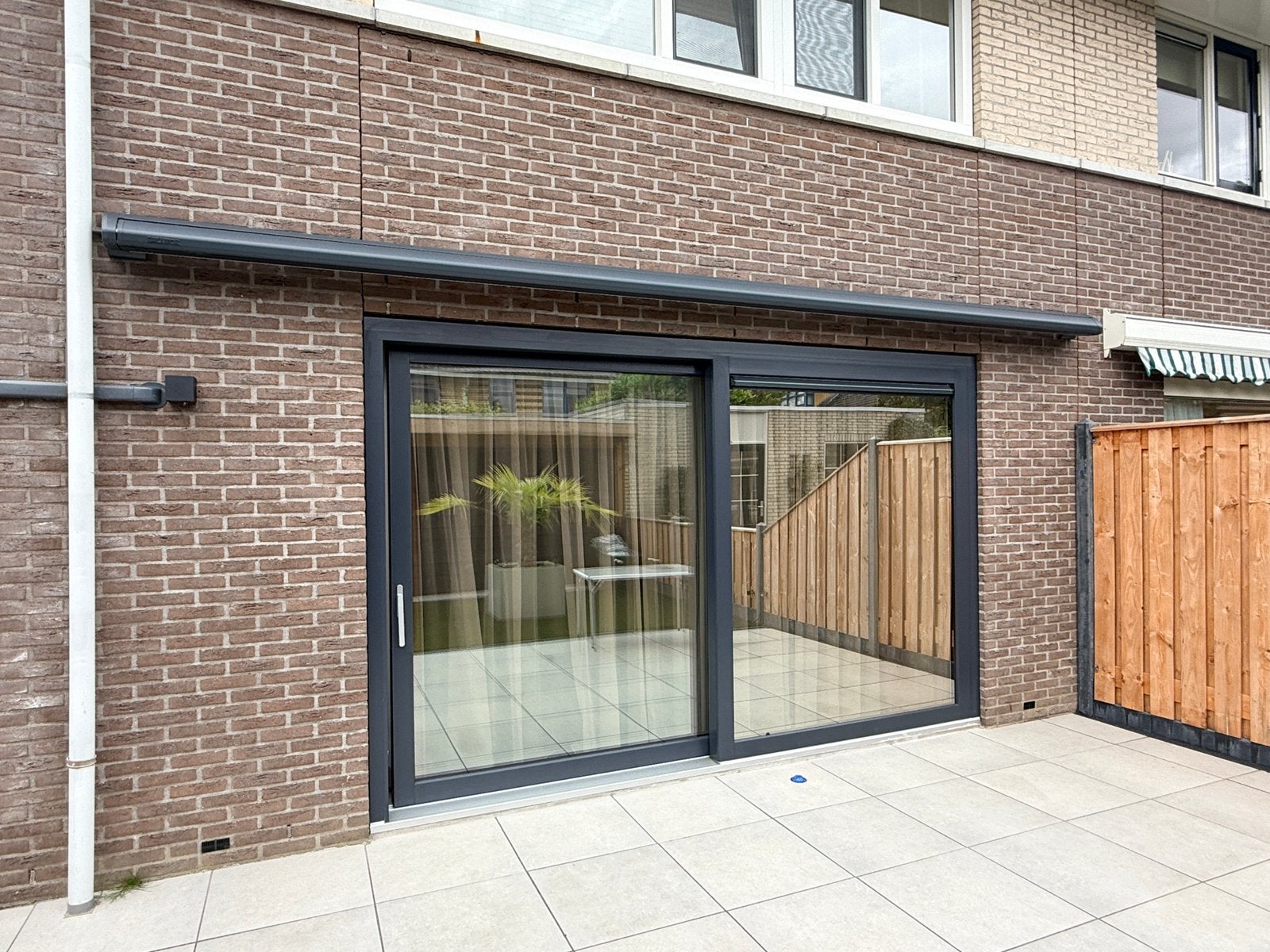 Brustor Zonnescherm 550x300 Ral 7016, Tuin en Terras, Ophalen, 450 cm of meer, Elektrisch, Zo goed als nieuw