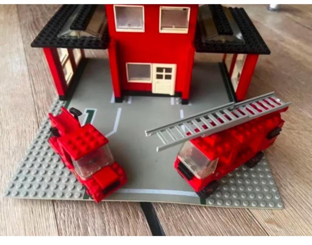 Lego 6382 brandweer kazerne jaren 60-70 brandweer auto's, Kinderen en Baby's, Speelgoed | Duplo en Lego, Ophalen, Gebruikt