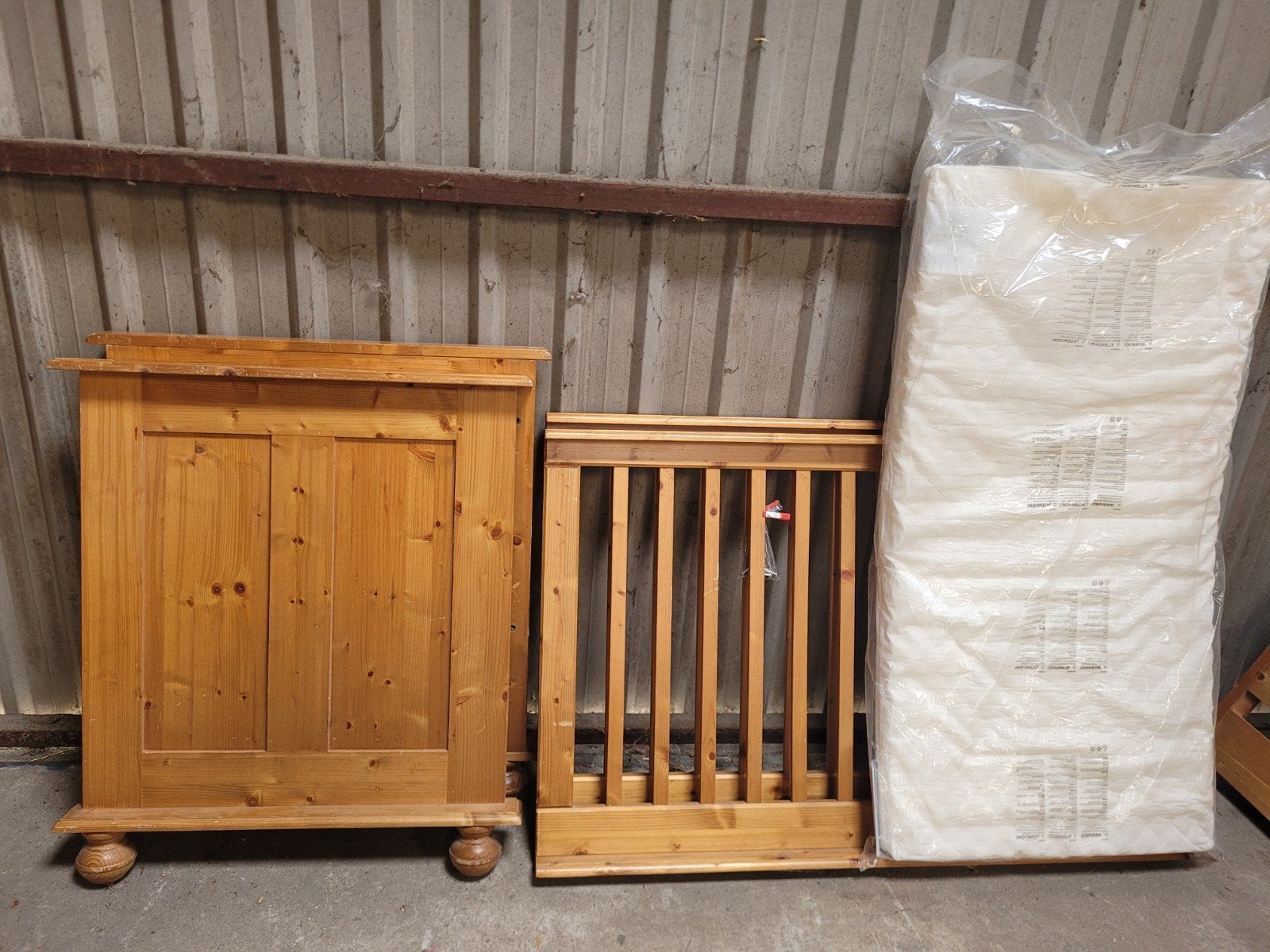 Gratis houten kinderbedje, Kinderen en Baby's, Kinderkamer | Complete kinderkamers, Ophalen, Jongetje of Meisje