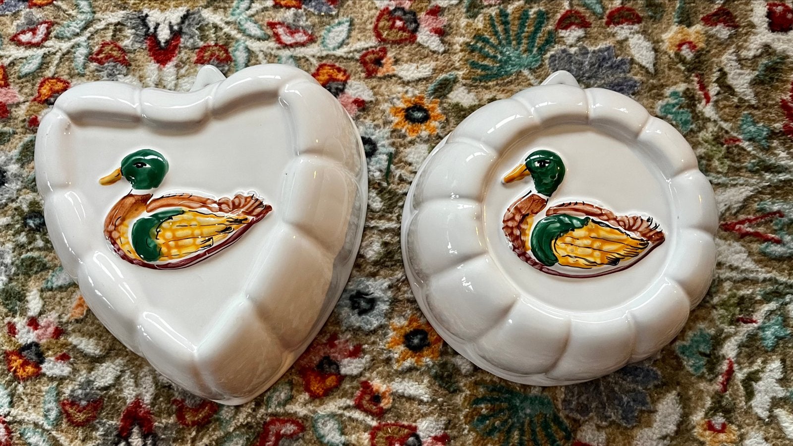 Vintage geglazuurde aardewerken puddingvormen met eend, Ophalen
