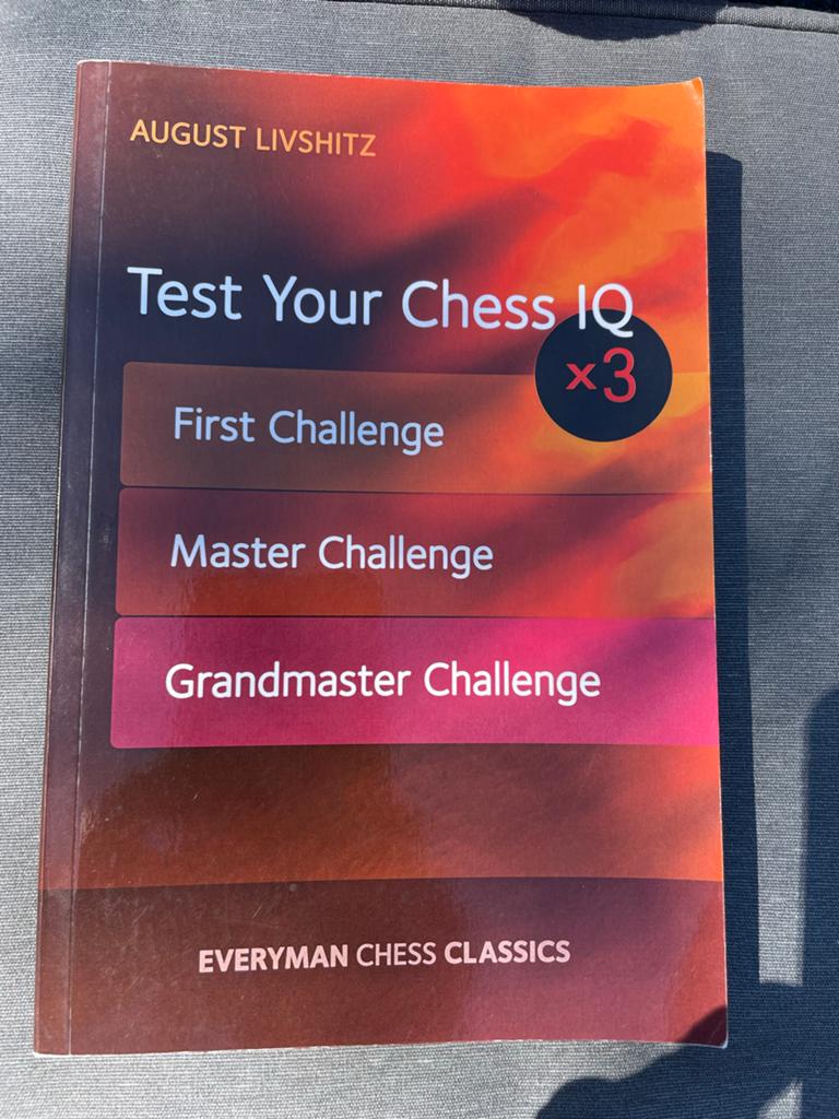 Test Your Chess IQ x3 - Schaken Puzzelboek, Ophalen of Verzenden, Zo goed als nieuw