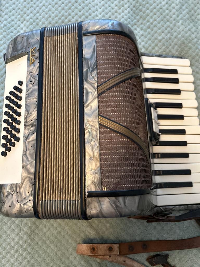 Accordeon voor decoratie - Niet werkzaam, Muziek en Instrumenten, Accordeons, Gebruikt, Overige formaten, Toetsaccordeon, Ophalen