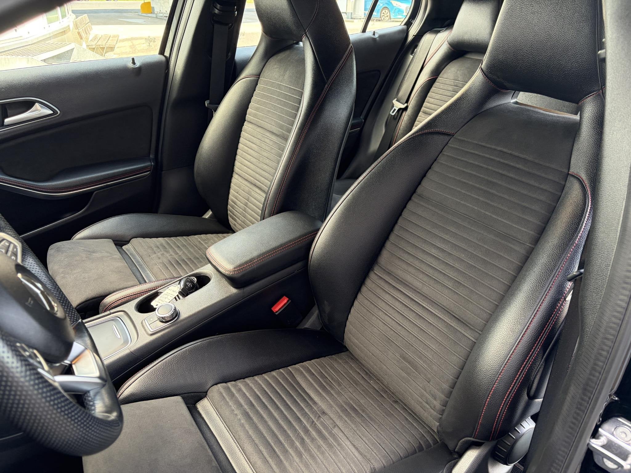 Mercedes-Benz GLA-klasse 180 Business Solution AMG, Auto's, Mercedes-Benz, Gebruikt, 4 cilinders, 715 kg, Leder en Stof