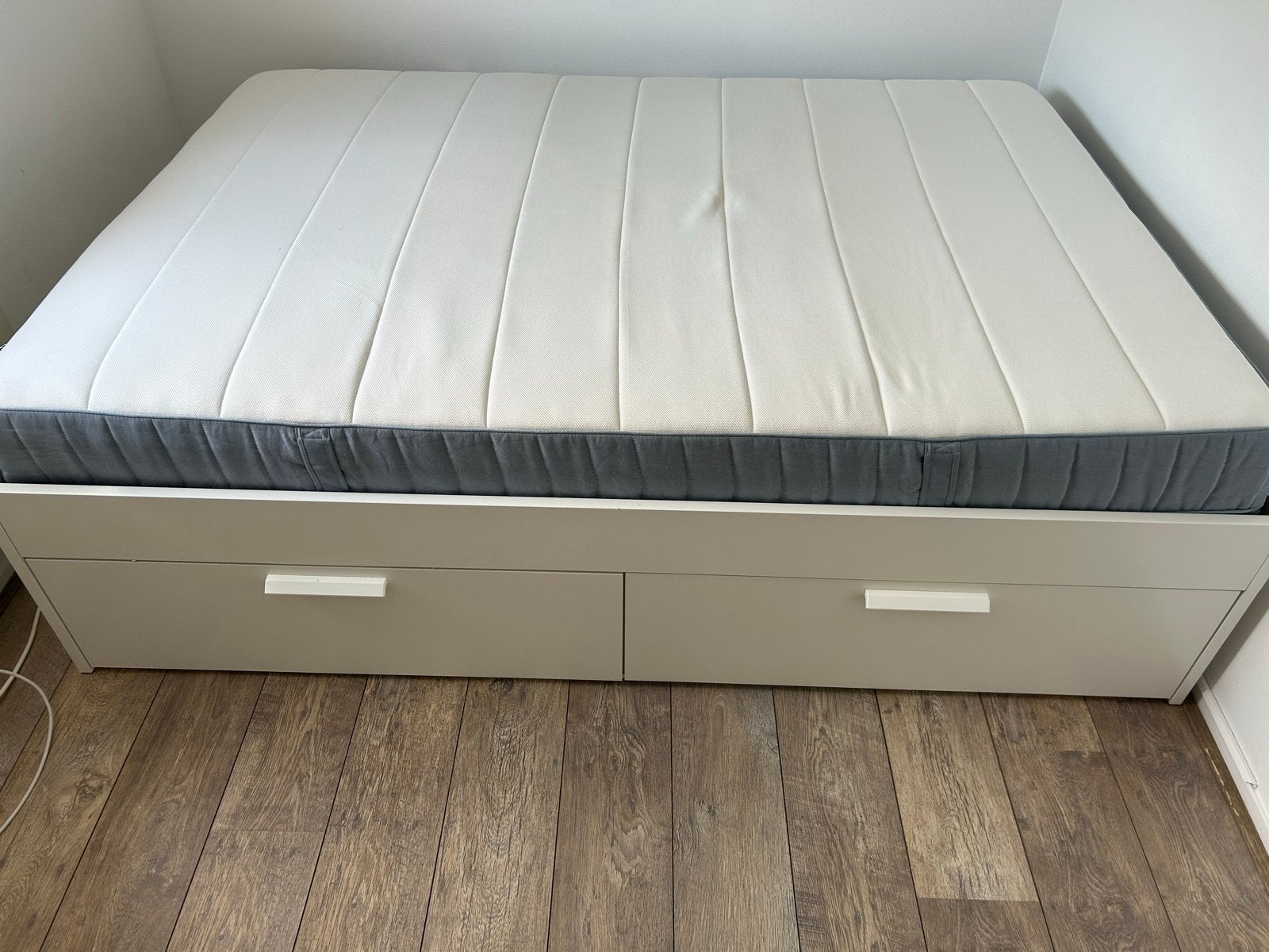 IKEA BRIMNES bed met VESTERÖY matras 140x200 cm, Huis en Inrichting, Slaapkamer | Bedden, Ophalen, Gebruikt, Wit, Tweepersoons