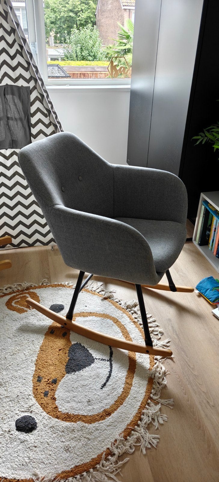 Comfortabele grijze schommelstoel, Ophalen, Gebruikt, Hout, Eén