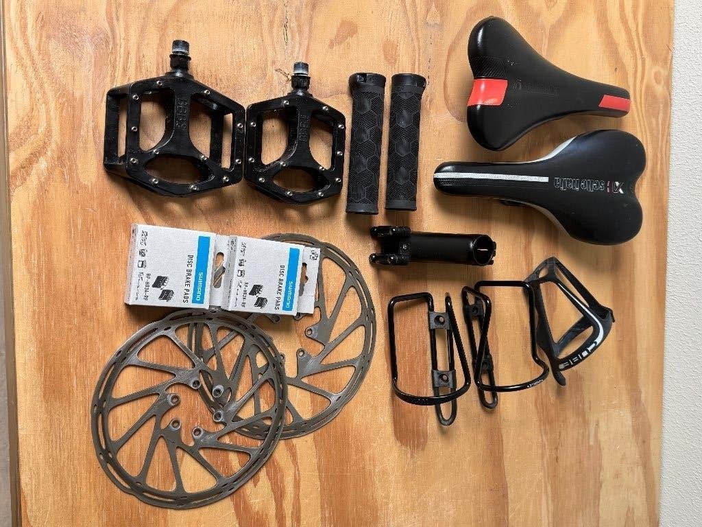 fietsonderdelen; remmen, zadels, grips, pedalen., Fietsen en Brommers, Fietsonderdelen, Remmen, Gebruikt, Staal, Ophalen of Verzenden