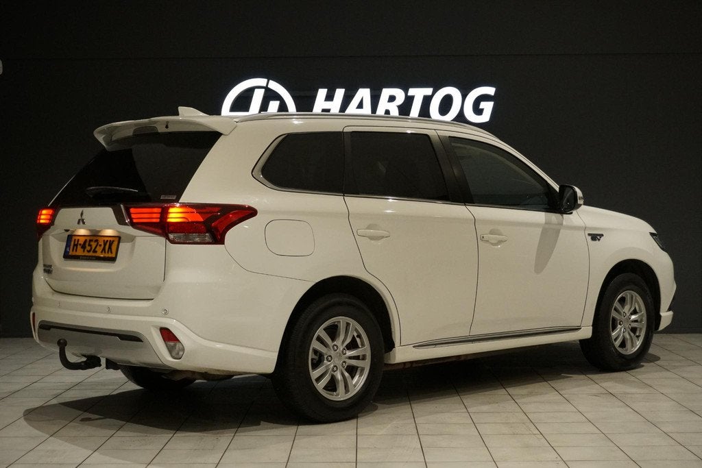 Mitsubishi Outlander 2.4 PHEV Pure + TREKHAAK / CARPLAY / CA, Auto's, Mitsubishi, Automaat, Euro 6, 4 cilinders, 1865 kg