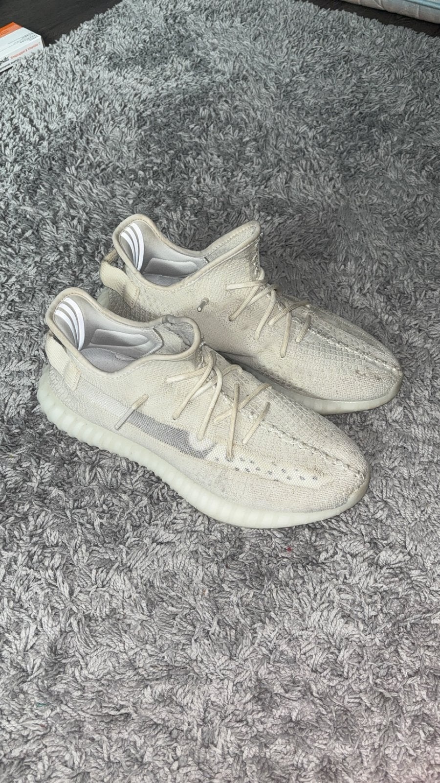Yeezy boost 350 v2 wit maat 43, Kleding | Heren, Schoenen, Ophalen of Verzenden, Zo goed als nieuw, Wit