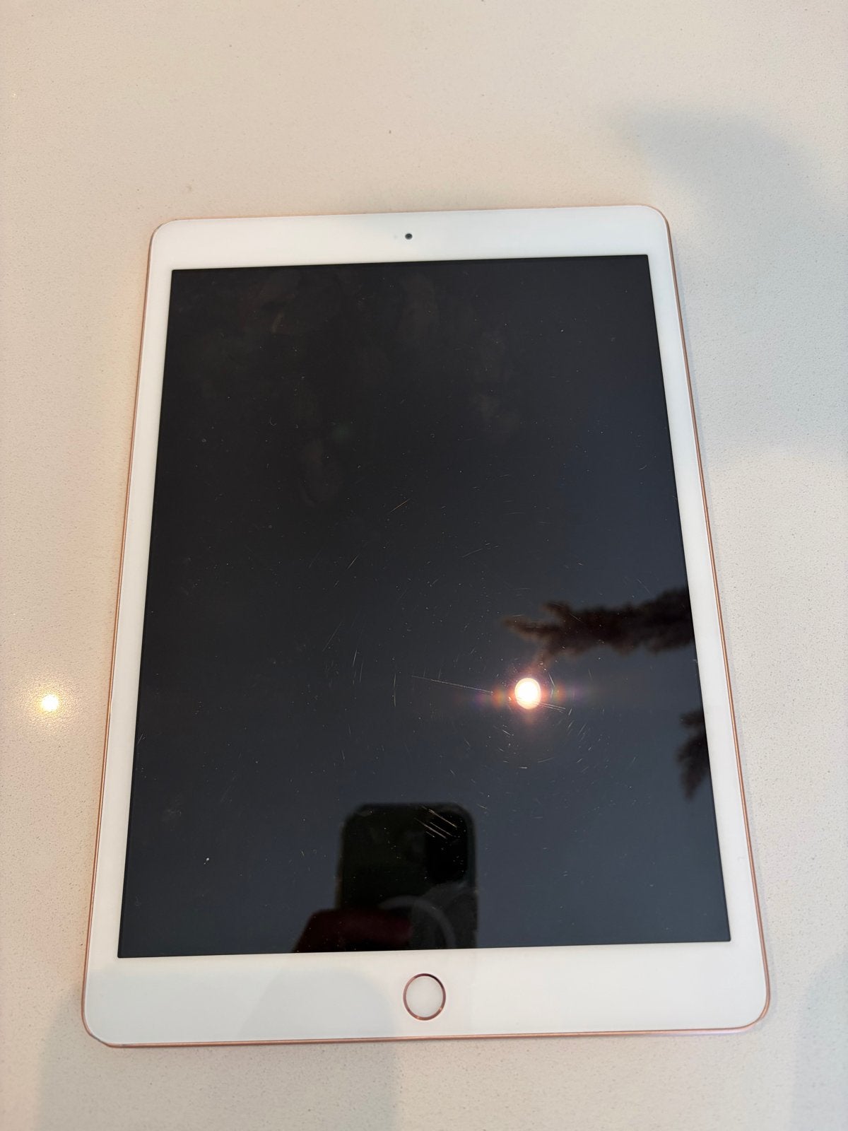 Defecte iPad (laadt niet meer op), Computers en Software, Ophalen of Verzenden, Niet werkend, Goud, Apple iPad