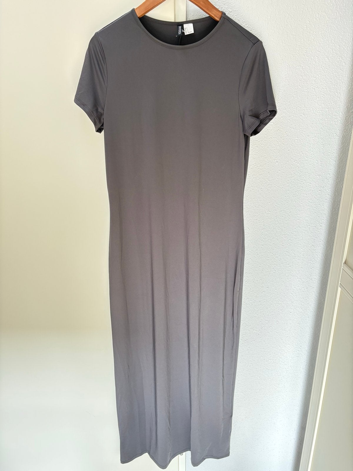 Nieuwe H&M Divided Maxi Jurk Maat L, Maat 42/44 (L), Nieuw, Ophalen of Verzenden, Grijs