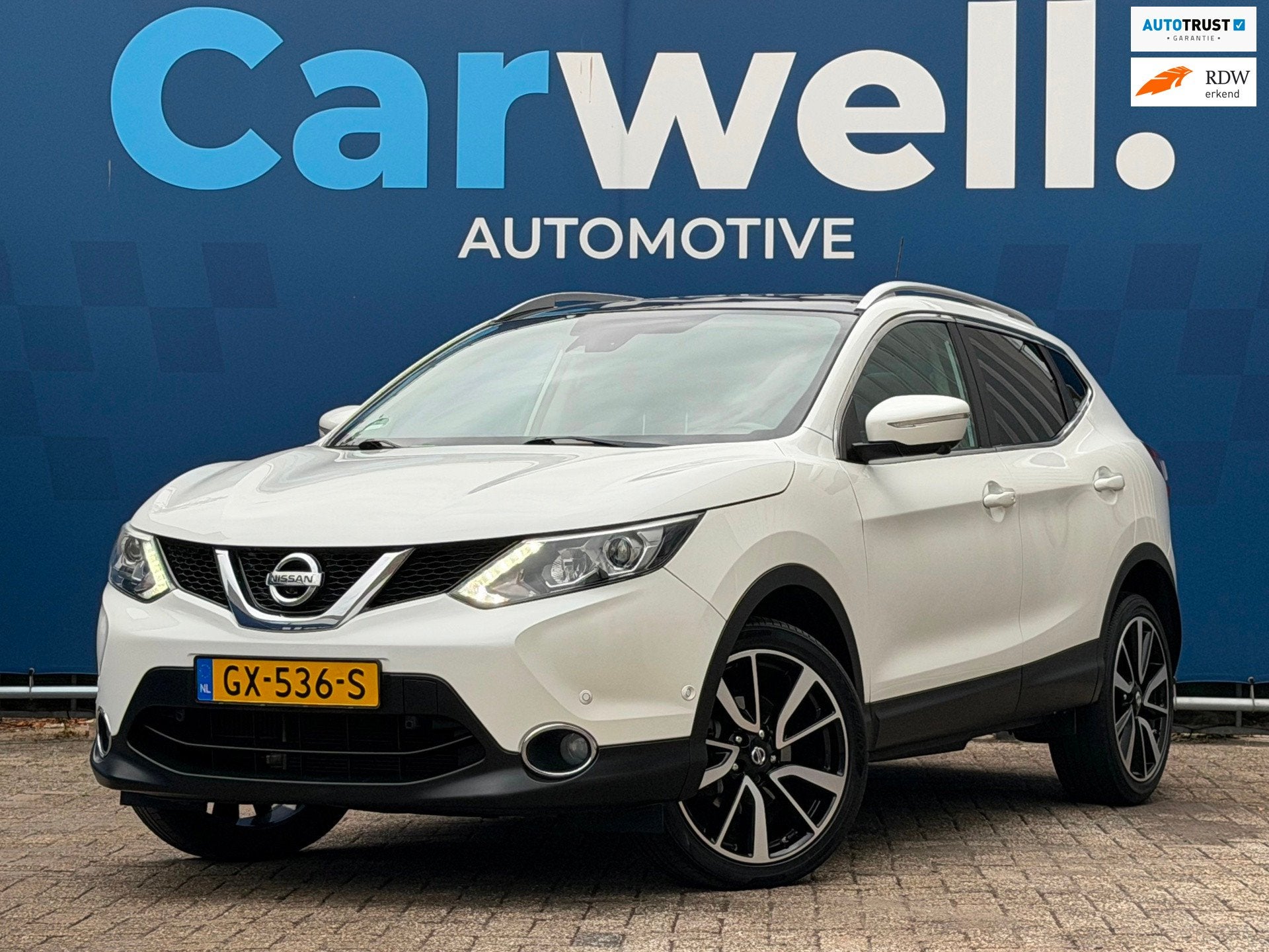 Nissan Qashqai 1.2 Premier Edition|2e Eigenaar|Pano|HalfLede, Voorwielaandrijving, Euro 5, Gebruikt, Zwart