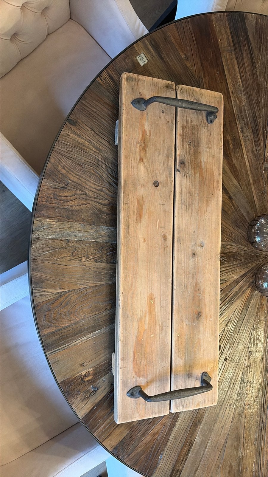 Rustiek houten dienblad met metalen handgrepen, Ophalen