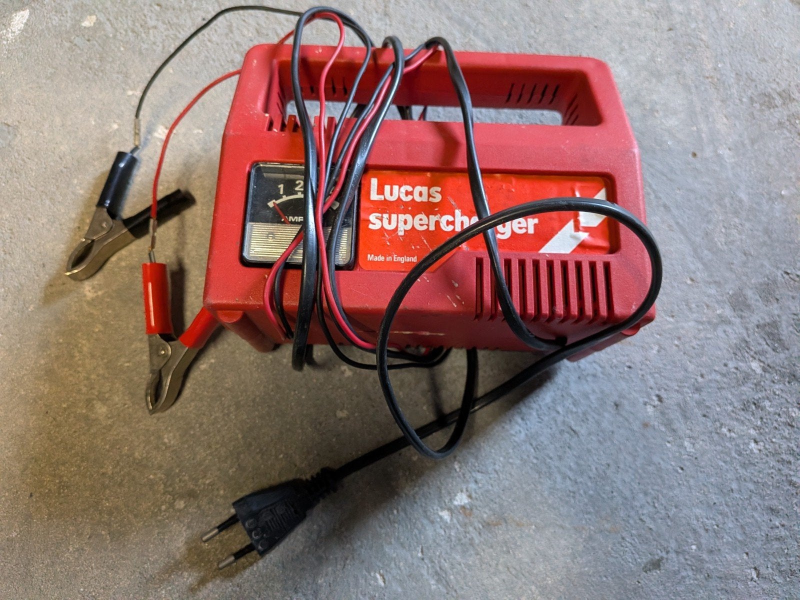 Lucas supercharger accu lader., Gebruikt