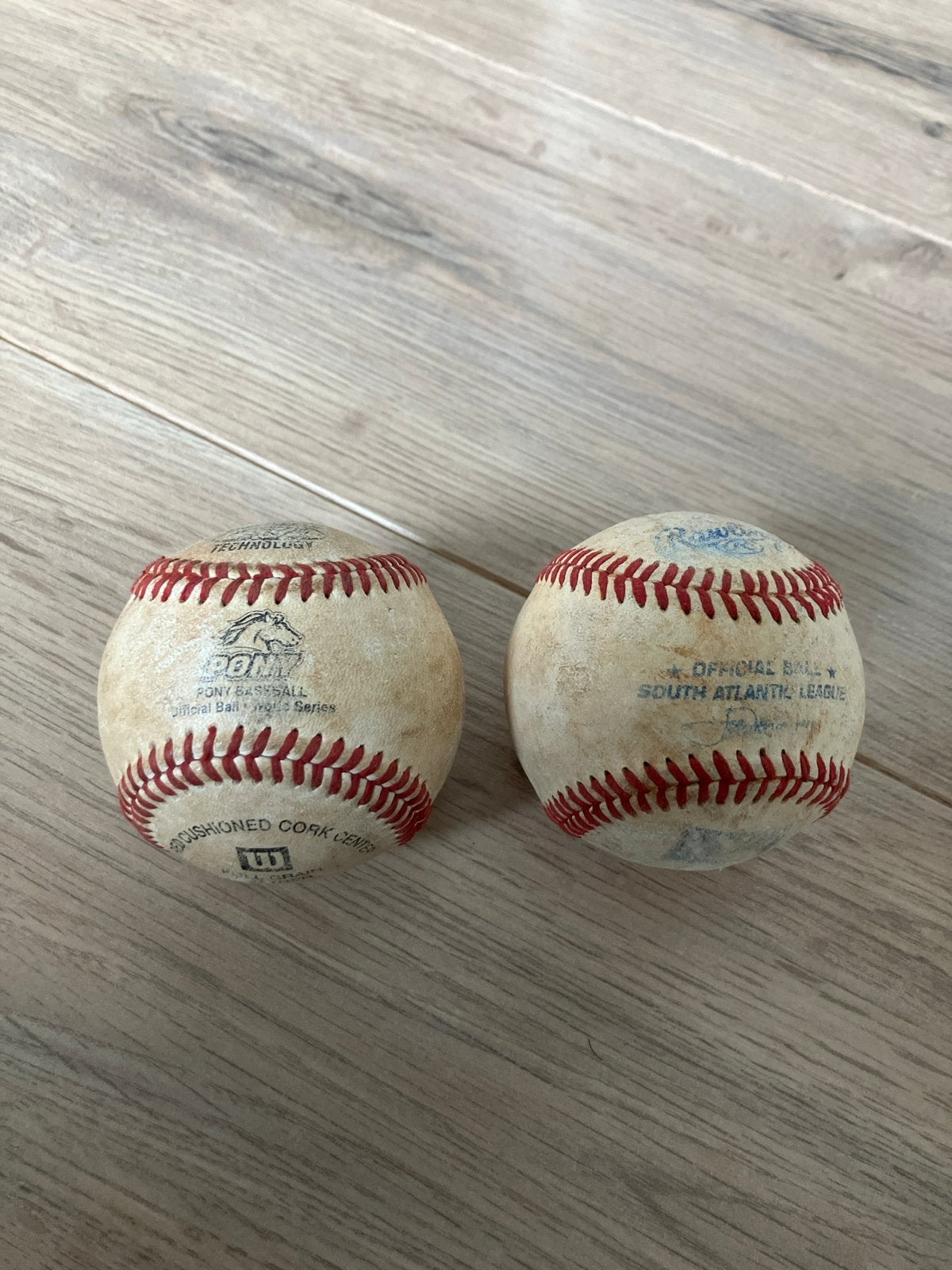 Twee honkballen - Pony Baseball & South Atlantic, Ophalen of Verzenden, Zo goed als nieuw